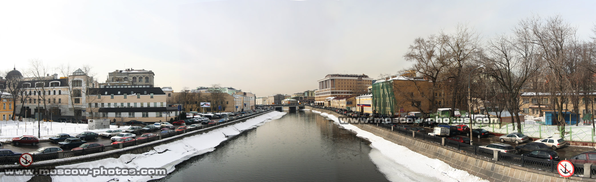 View from Foot-bridge 1 (between Ovchinnikovskaya and Sadovnicheskaya embankments)