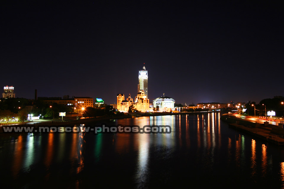 Night view from Novospassky Bridge