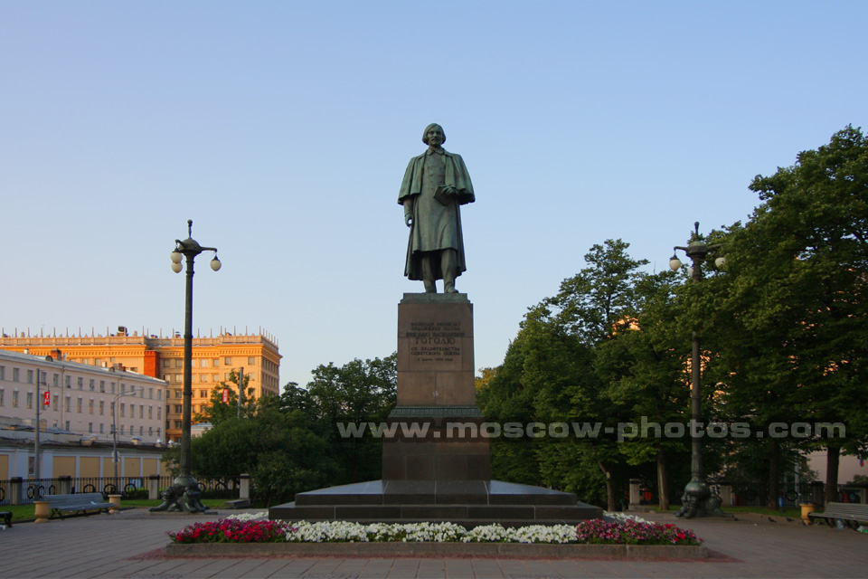 Nikolai Gogol monument