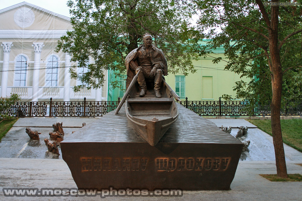 The monument to Mikhail Sholokhov