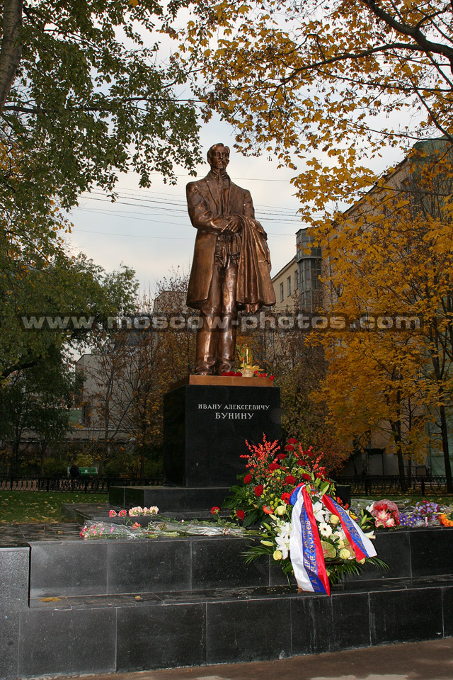 The monument to Ivan Bunin